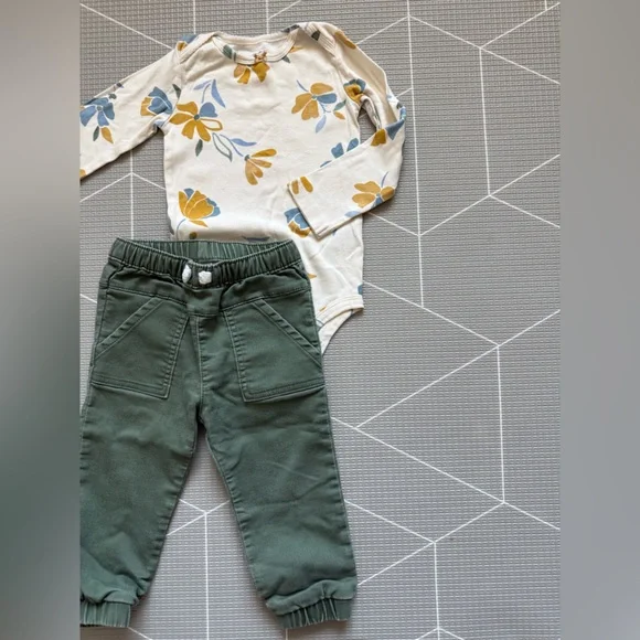 Carters|Baby girl/toddler Floral Long Sleeve cream Onesie & Olive Jogger pants• - Picture 2 of 7